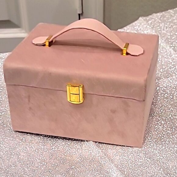 At Home Pink Velvet Jewelry/Watch Organization Box w/Handle - Picture 3 of 10
